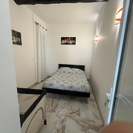Maison De *